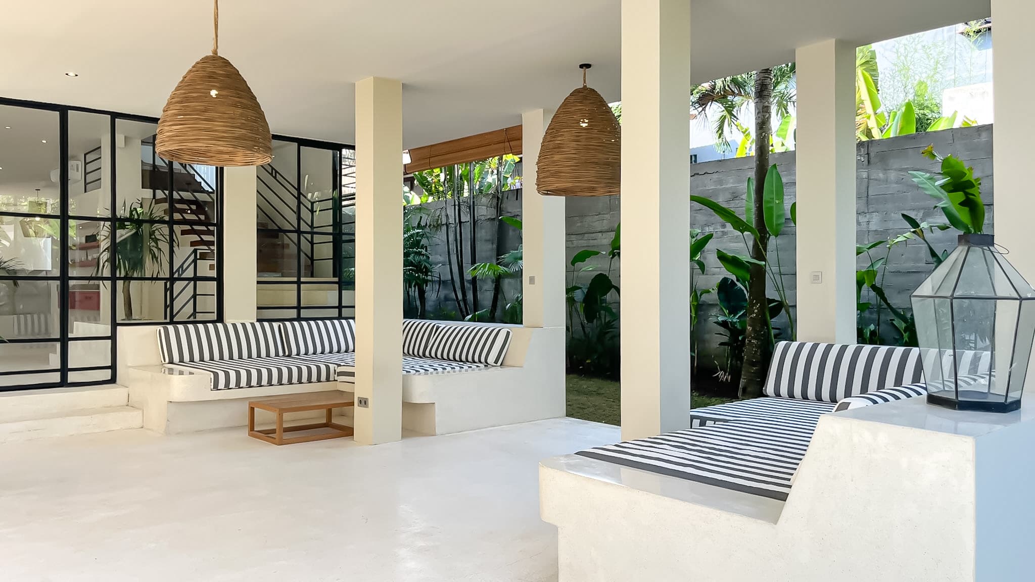 Villa Hitam Detail 2