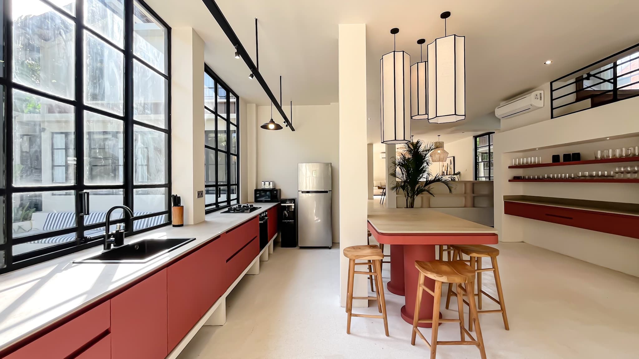 Villa Hitam Detail Photo